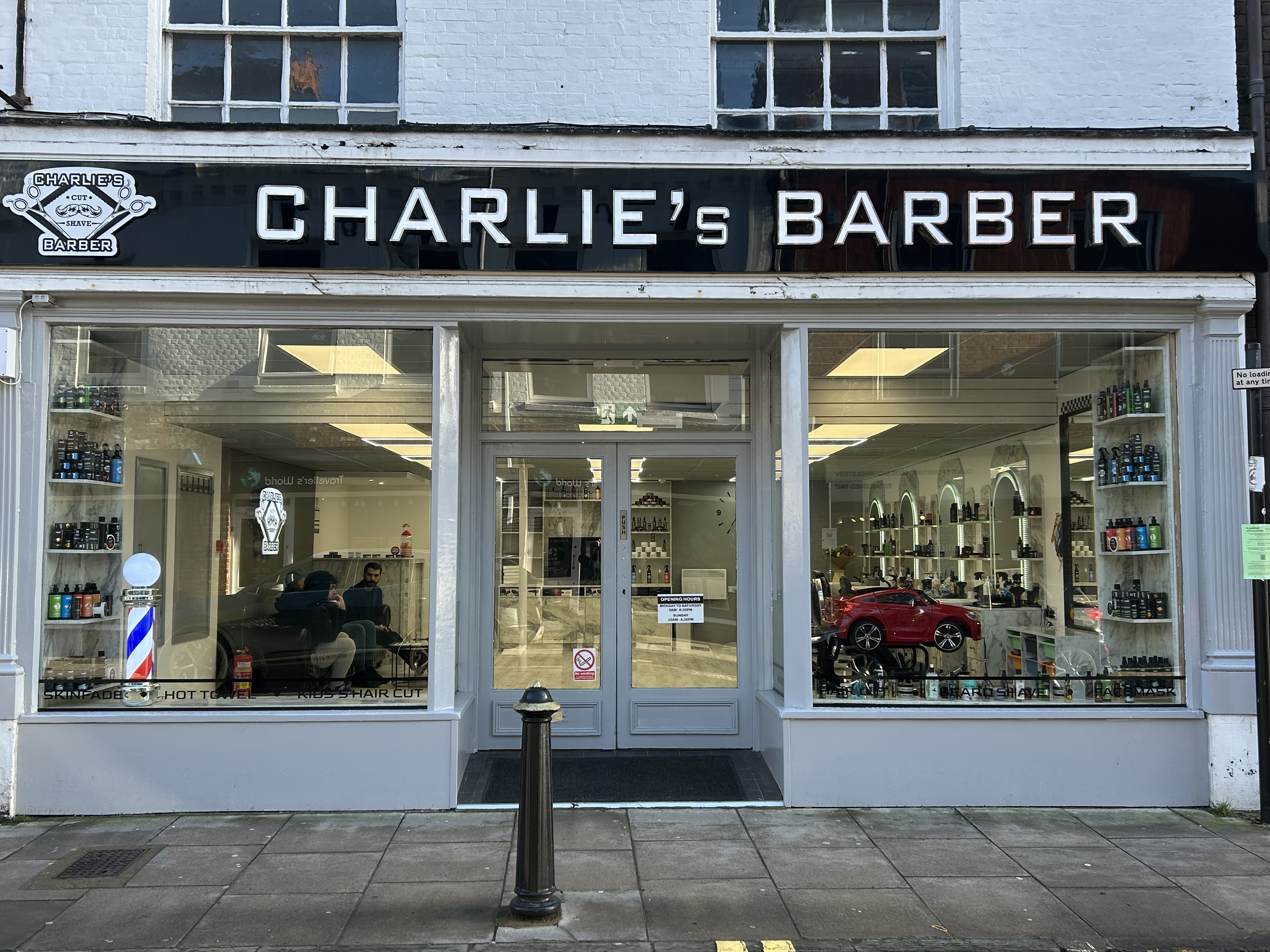 charlie_s_barber_01.jpeg