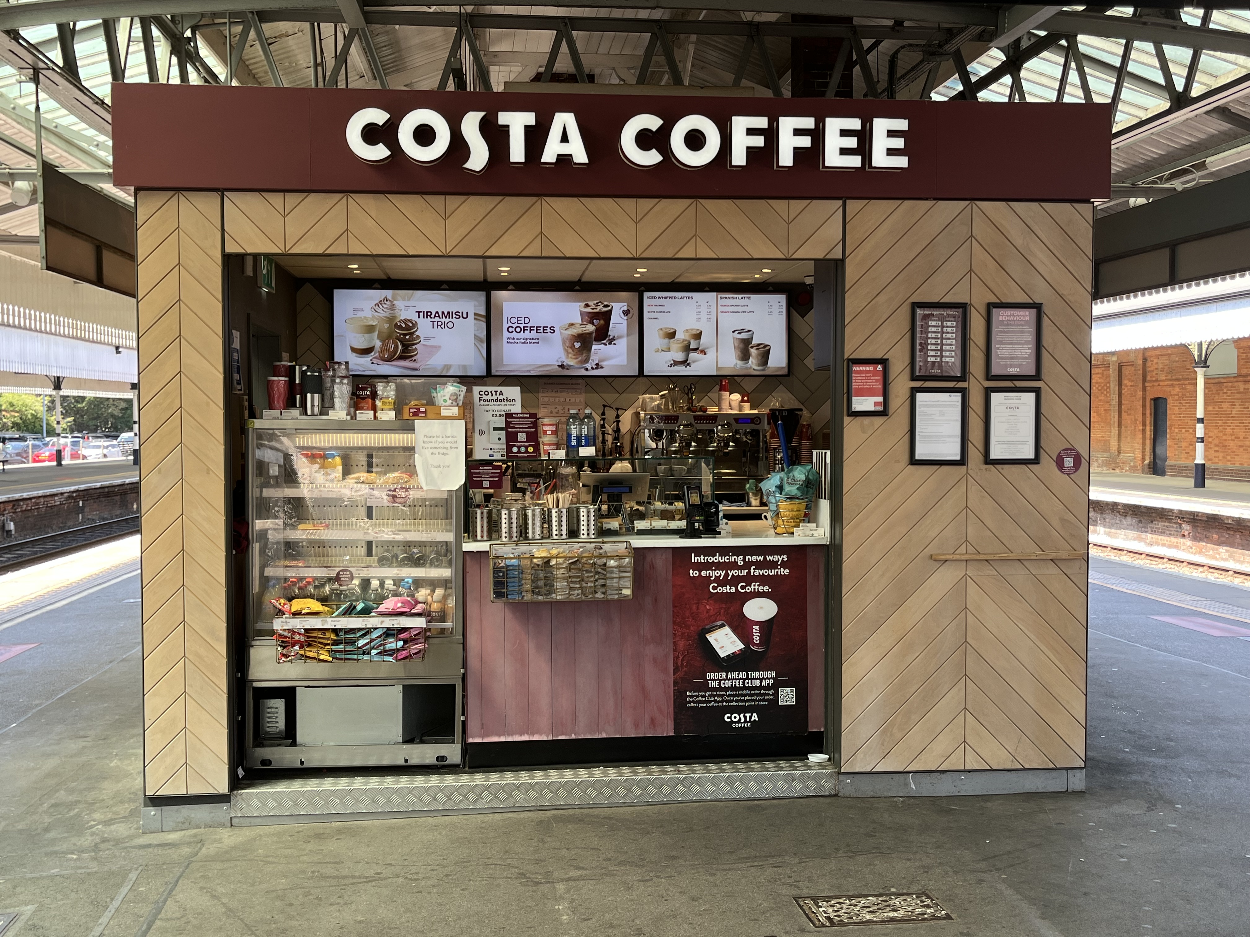 costa_coffee_salisbury_station_01.jpeg