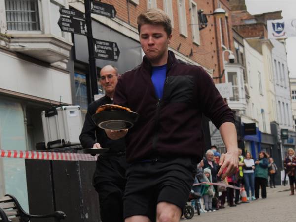 Salisbury Pancake Day Race 2022 3