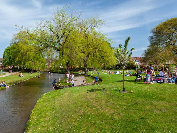 Queen Elizabeth Gardens (1)