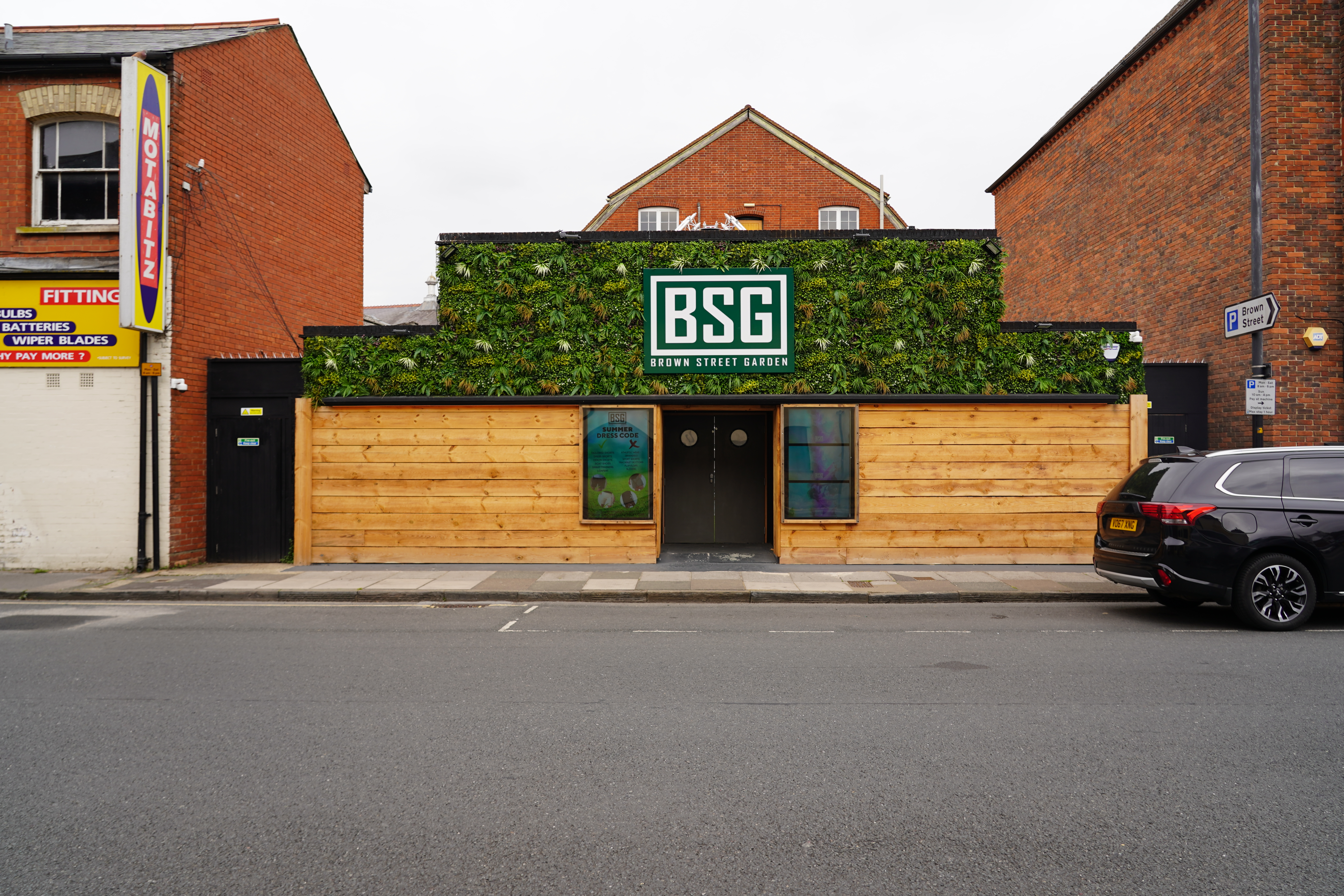 brown_street_garden_01.jpg