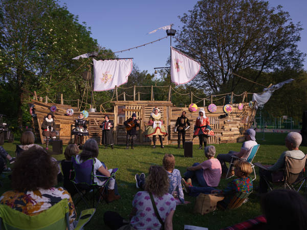 The Tempest Full Company Credit Ash Mills (1)
